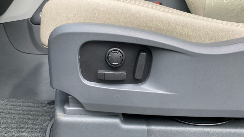 Land Rover Defender 3.0 D250 SE 90 3dr Auto Diesel Estate